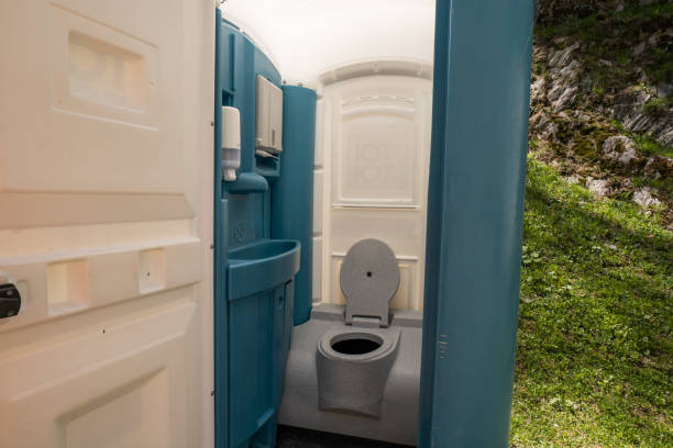Portable Toilet Options We Offer in Caruthers, CA